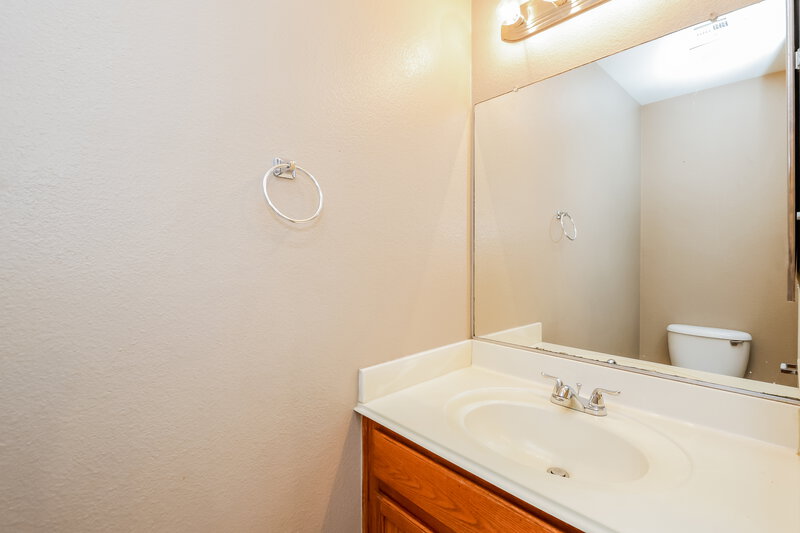 2,315/Mo, 4643 Cliff Breeze Dr North Las Vegas, NV 89081 Bathroom View