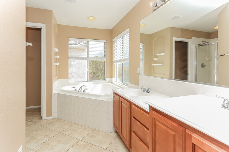 2,090/Mo, 10405 Turning Leaf Ave Las Vegas, NV 89129 Master Bathroom View