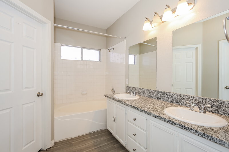 2,090/Mo, 10405 Turning Leaf Ave Las Vegas, NV 89129 Main Bathroom View