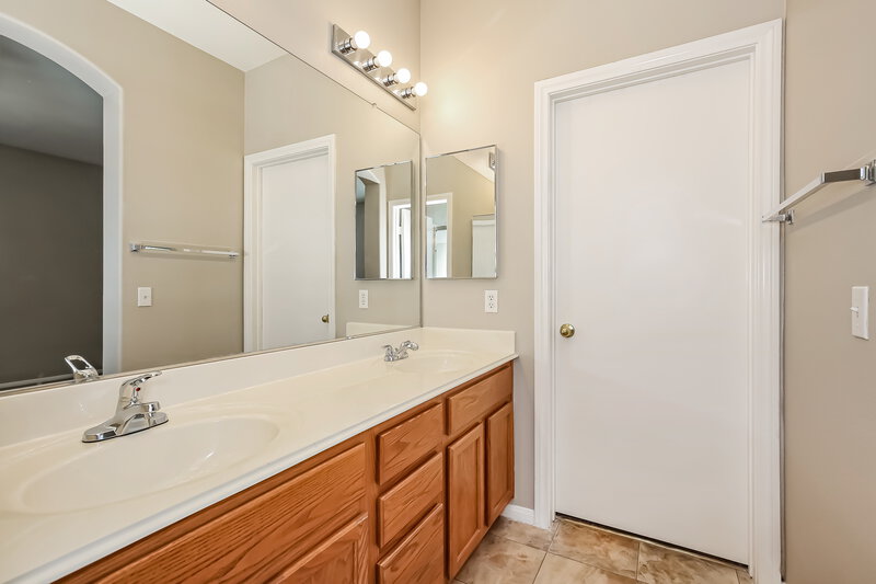 1,875/Mo, 1011 Rocky Stone Ave North Las Vegas, NV 89081 Main Bathroom View 2