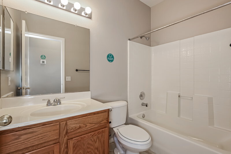 1,875/Mo, 1011 Rocky Stone Ave North Las Vegas, NV 89081 Bathroom View