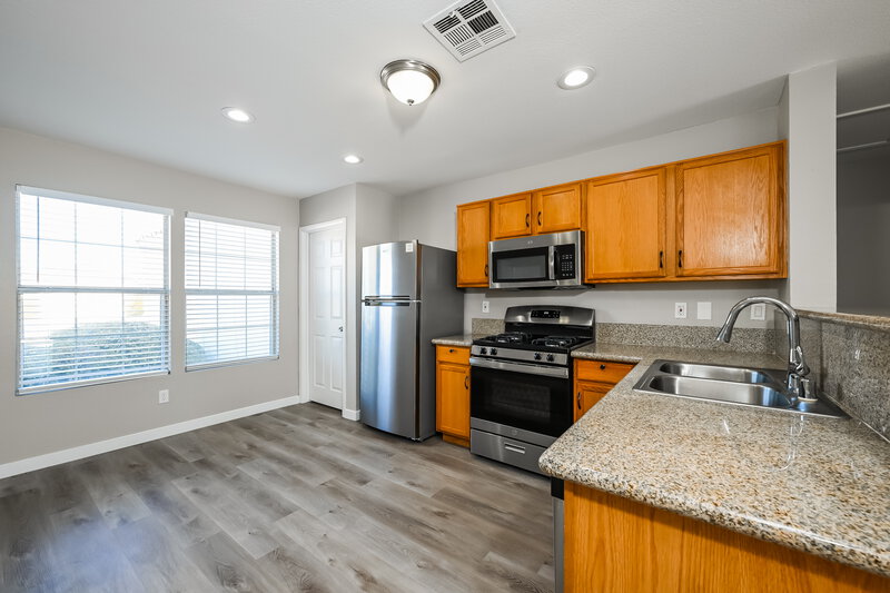 1,960/Mo, 765 Salt Flats Cir Henderson, NV 89011 Kitchen View