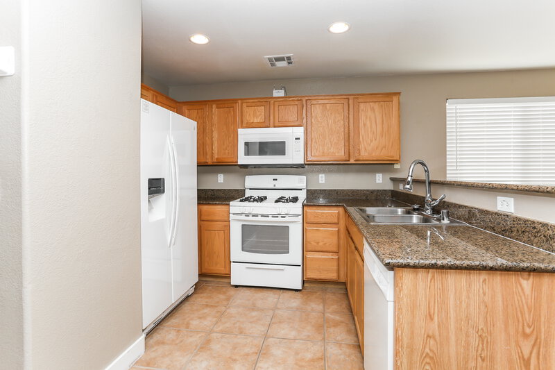 1,955/Mo, 8225 Wildwood Glen Dr Las Vegas, NV 89131 Kitchen View 2