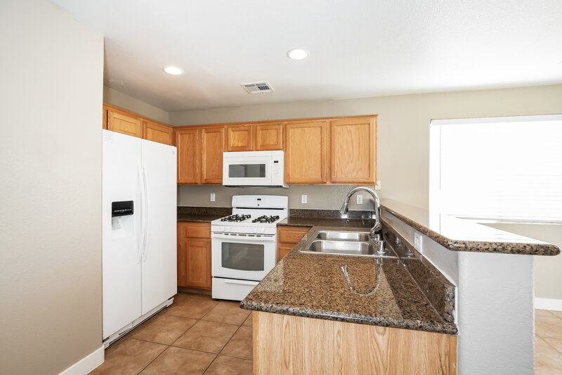 1,755/Mo, 8225 Wildwood Glen Dr Las Vegas, NV 89131 Kitchen View