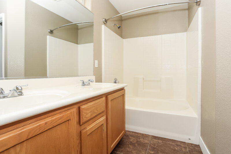 1,955/Mo, 8225 Wildwood Glen Dr Las Vegas, NV 89131 Main Bathroom View