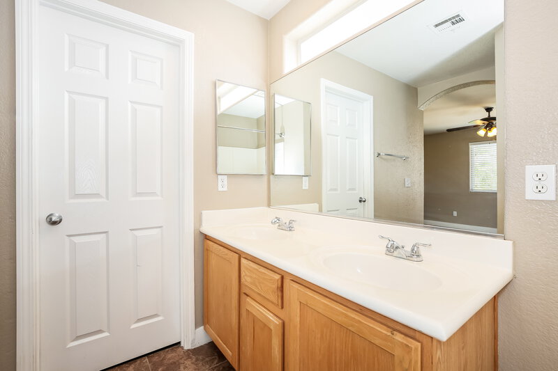 1,755/Mo, 8225 Wildwood Glen Dr Las Vegas, NV 89131 Main Bathroom View 2