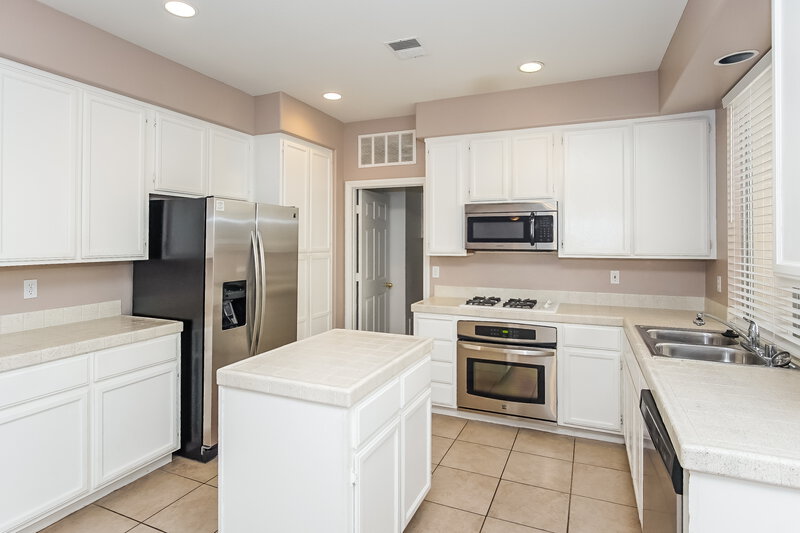 2,365/Mo, 271 Bluefield Ln Henderson, NV 89074 Kitchen View 2