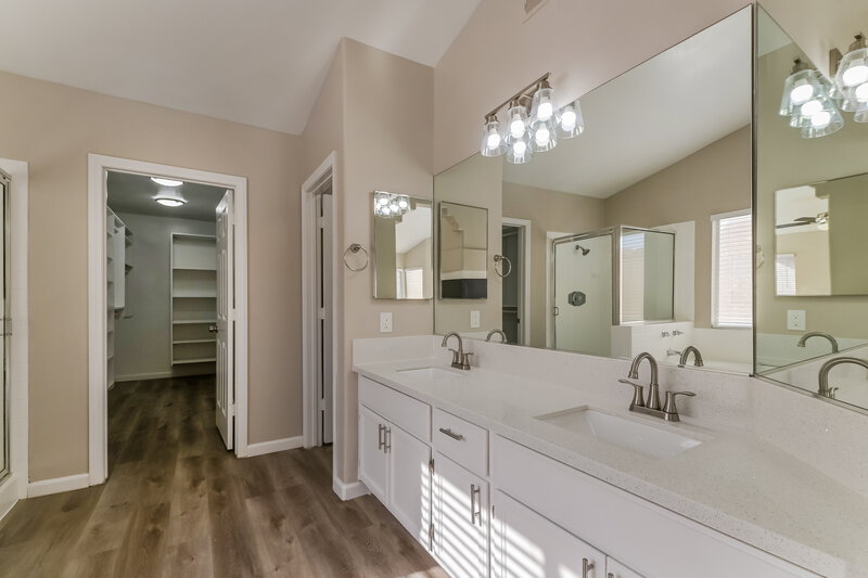 2,175/Mo, 271 Bluefield Ln Henderson, NV 89074 Main Bathroom View
