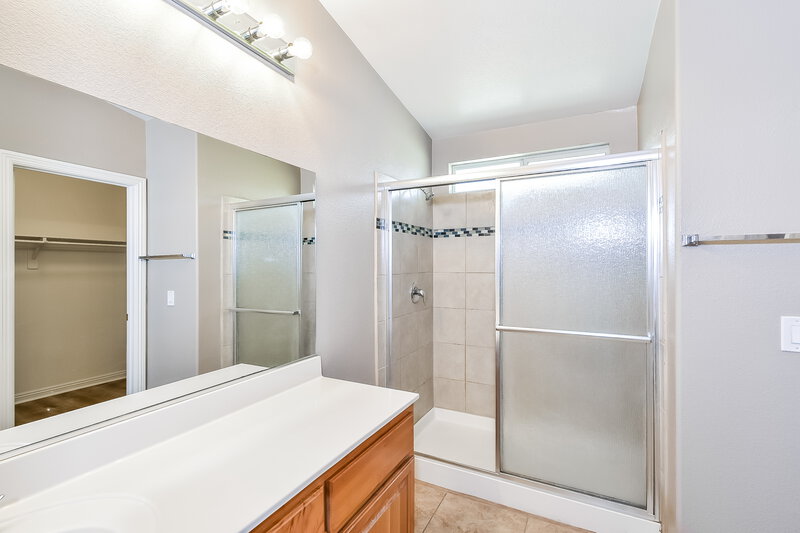 1,890/Mo, 740 Picasso Picture Ct North Las Vegas, NV 89081 Main Bathroom View