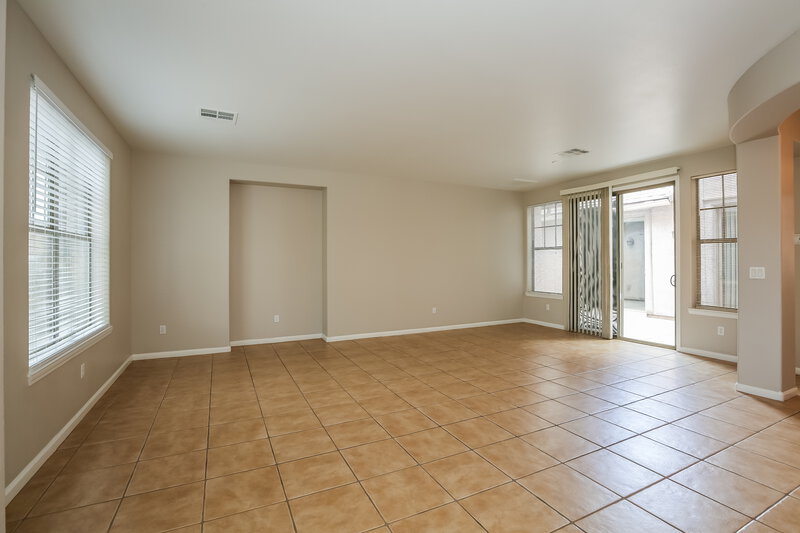 3,950/Mo, 5638 Mammoth Mountain St North Las Vegas, NV 89081 Living Room View
