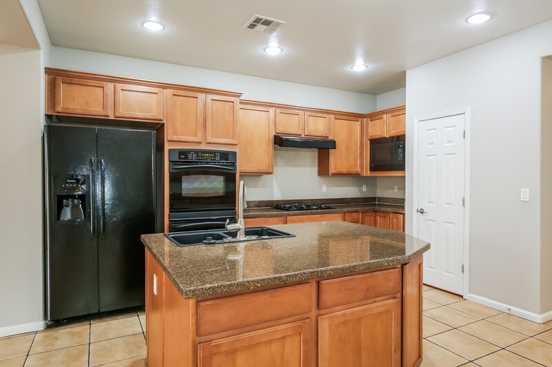 3,950/Mo, 5638 Mammoth Mountain St North Las Vegas, NV 89081 Kitchen View