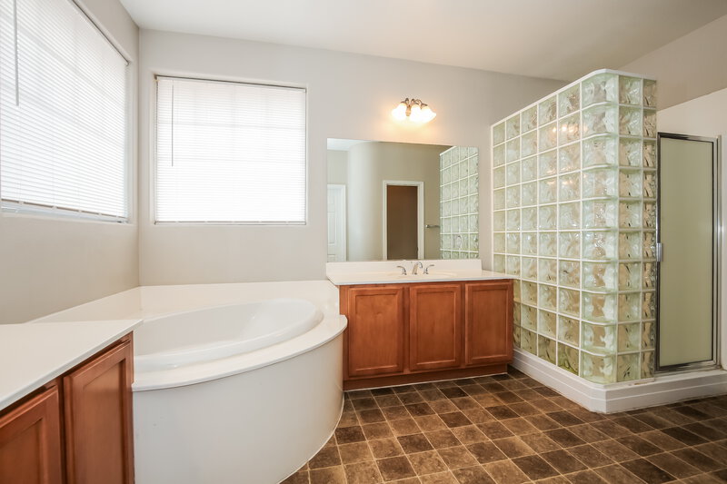 3,950/Mo, 5638 Mammoth Mountain St North Las Vegas, NV 89081 Main Bathroom View