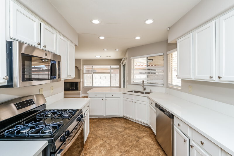 2,525/Mo, 1517 Los Alamos Dr North Las Vegas, NV 89031 Kitchen View