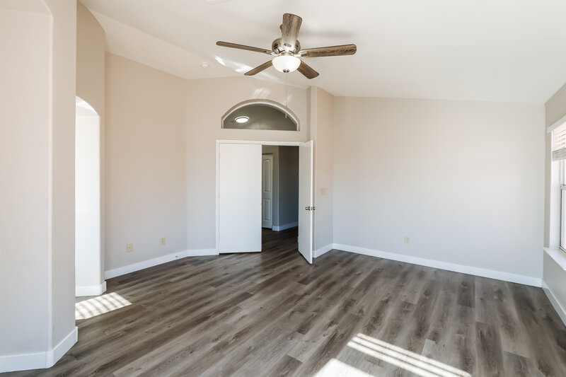 2,525/Mo, 1517 Los Alamos Dr North Las Vegas, NV 89031 Main Bedroom View 2