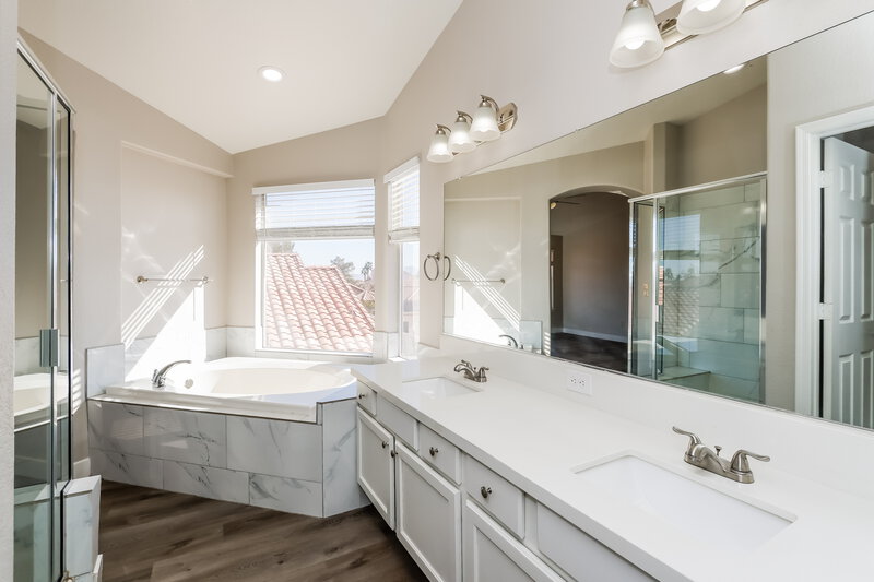 2,525/Mo, 1517 Los Alamos Dr North Las Vegas, NV 89031 Main Bathroom View