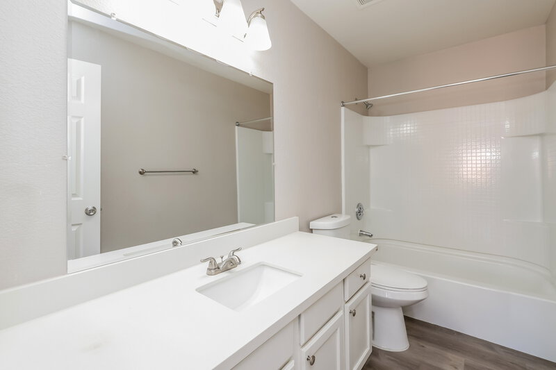 2,525/Mo, 1517 Los Alamos Dr North Las Vegas, NV 89031 Bathroom View