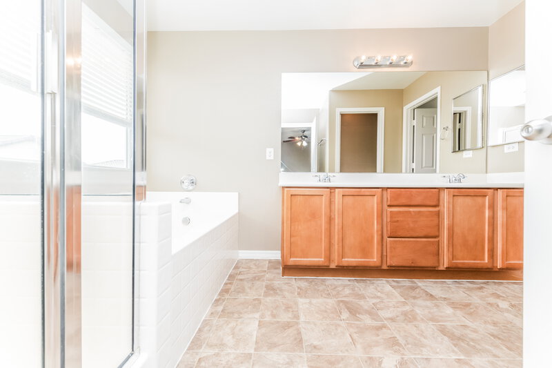 1,795/Mo, 7101 River Meadows Ave Las Vegas, NV 89131 Main Bathroom View