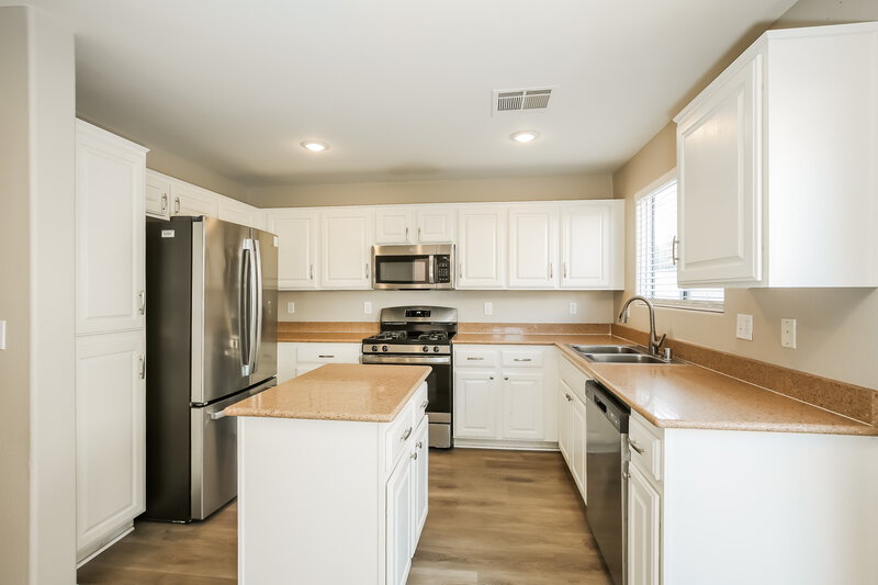 2,785/Mo, 5048 Dodge Ridge Ave Las Vegas, NV 89139 Kitchen View