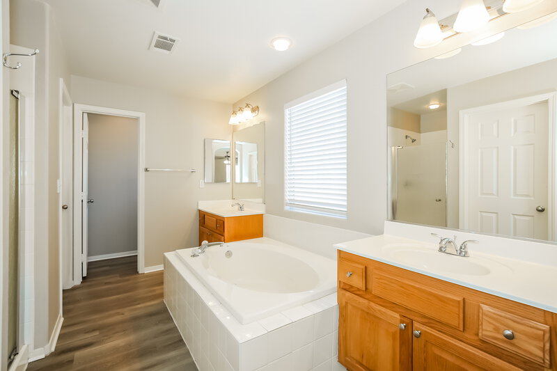 2,785/Mo, 5048 Dodge Ridge Ave Las Vegas, NV 89139 Main Bathroom View