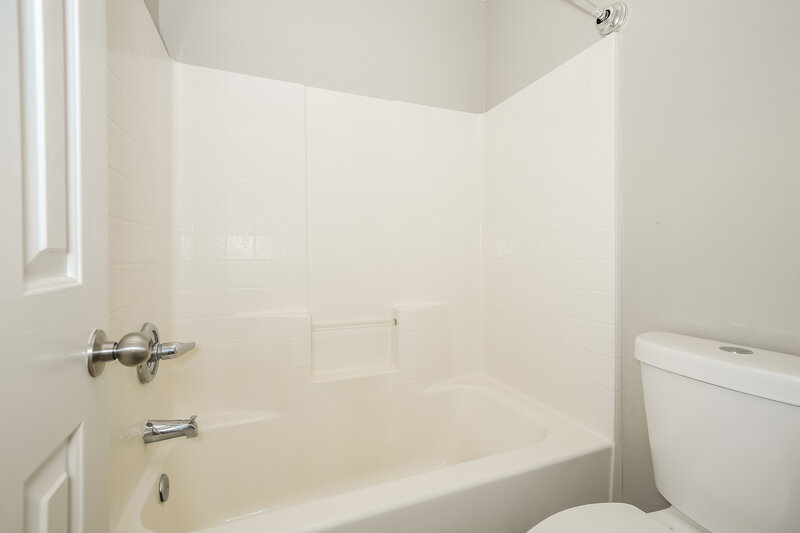 2,785/Mo, 5048 Dodge Ridge Ave Las Vegas, NV 89139 Bathroom View 2