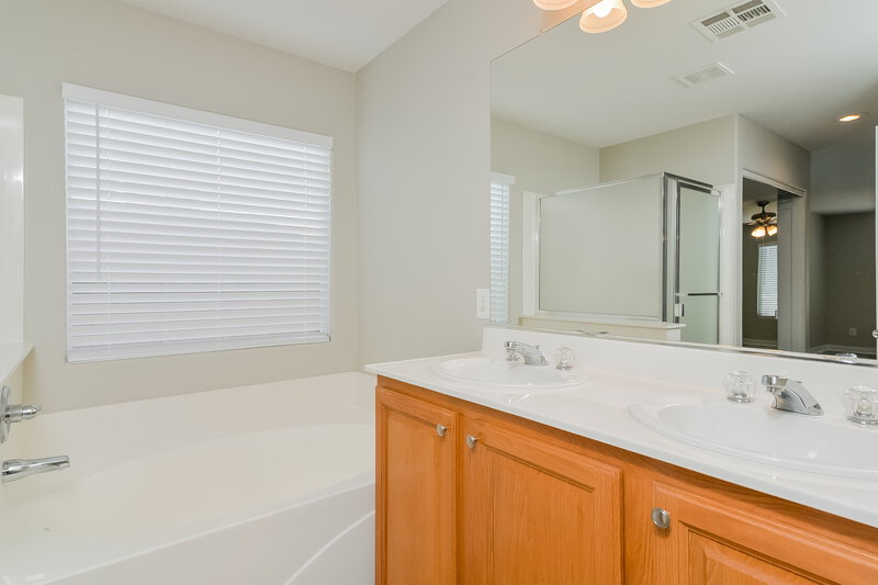 2,105/Mo, 1081 Royal Valley St Henderson, NV 89002 Main Bathroom View