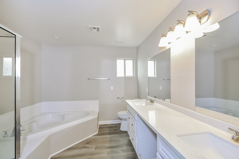 2,195/Mo, 7244 Grand Palace Ave Las Vegas, NV 89130 Main Bathroom View