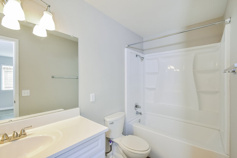 2,195/Mo, 7244 Grand Palace Ave Las Vegas, NV 89130 Bathroom View 2