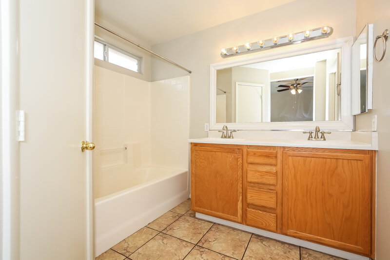 1,960/Mo, 7812 Esteem St Las Vegas, NV 89131 Main Bathroom View