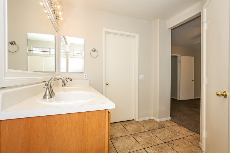 1,960/Mo, 7812 Esteem St Las Vegas, NV 89131 Main Bathroom View 2