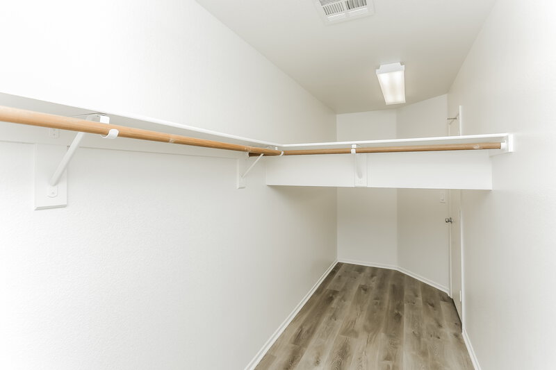 2,275/Mo, 3966 Mesa Peak Ct Las Vegas, NV 89129 Walk In Closet View