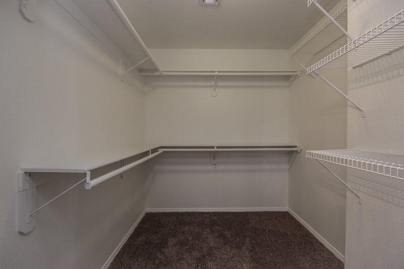 2,555/Mo, 2108 Maple Springs St Henderson, NV 89002 walkincloset View