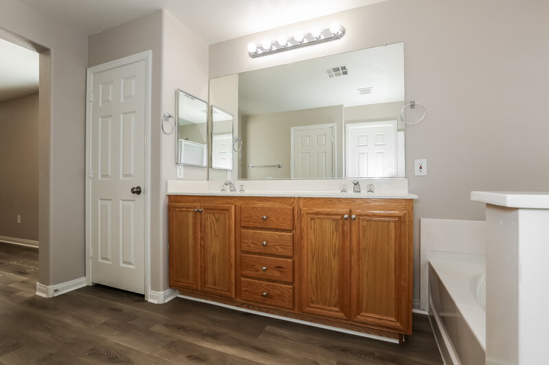 2,345/Mo, 6724 Sand Swallow St North Las Vegas, NV 89084 Main Bathroom View