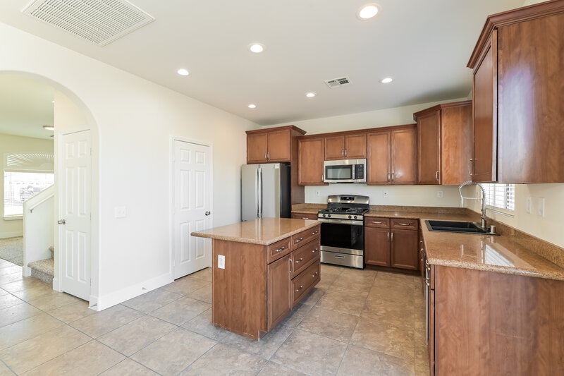 3,390/Mo, 992 White Glacier Ave Henderson, NV 89002 Kitchen View