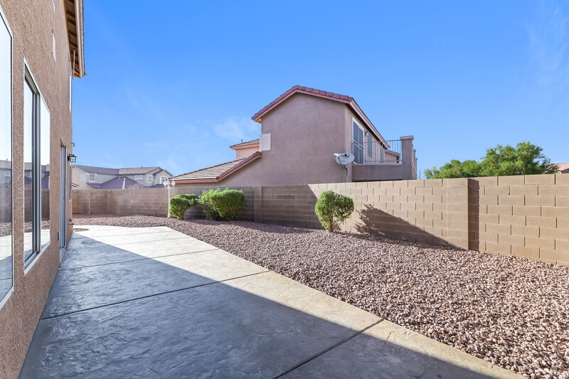 3,390/Mo, 992 White Glacier Ave Henderson, NV 89002 Backyard View