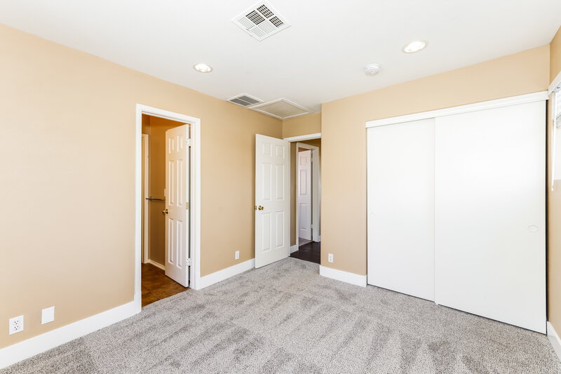 1,920/Mo, 7300 Lost Shadow Ct Las Vegas, NV 89131 Bedroom View