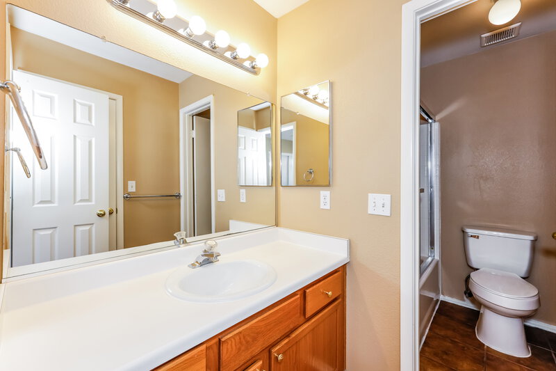 1,920/Mo, 7300 Lost Shadow Ct Las Vegas, NV 89131 Bathroom View 2