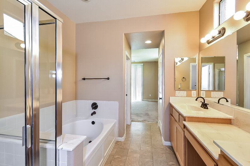 2,290/Mo, 9121 Fusion Dr Las Vegas, NV 89129 Main Bathroom View 2
