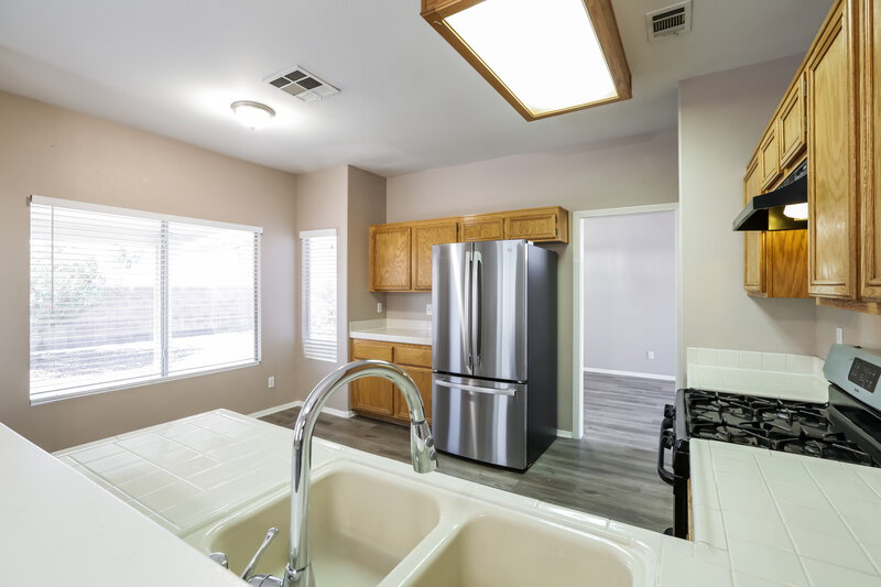 2,175/Mo, 6055 Autumn Rose Way Las Vegas, NV 89142 Kitchen View