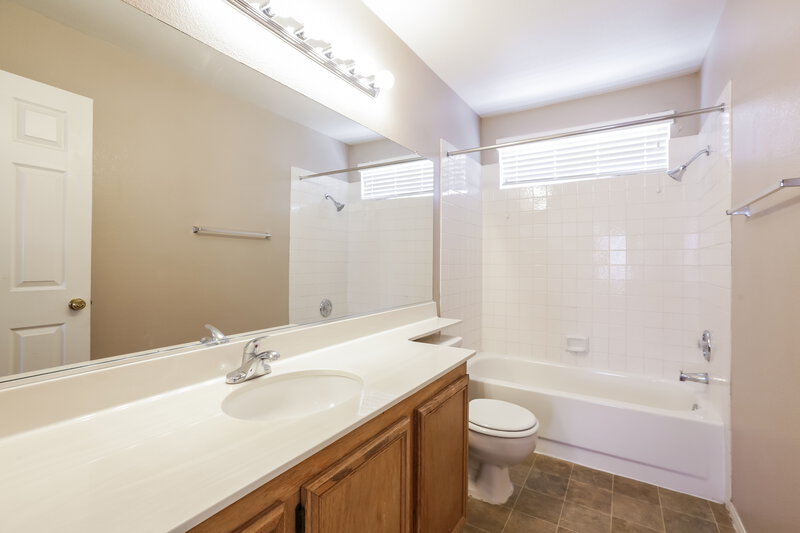 2,175/Mo, 6055 Autumn Rose Way Las Vegas, NV 89142 Bathroom View