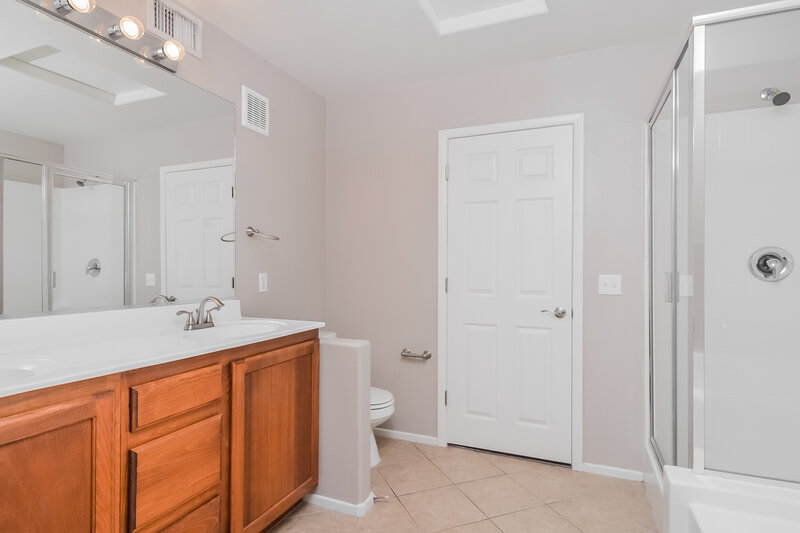 1,675/Mo, 6321 Salmon Mountain Ave Las Vegas, NV 89122 Bathroom View