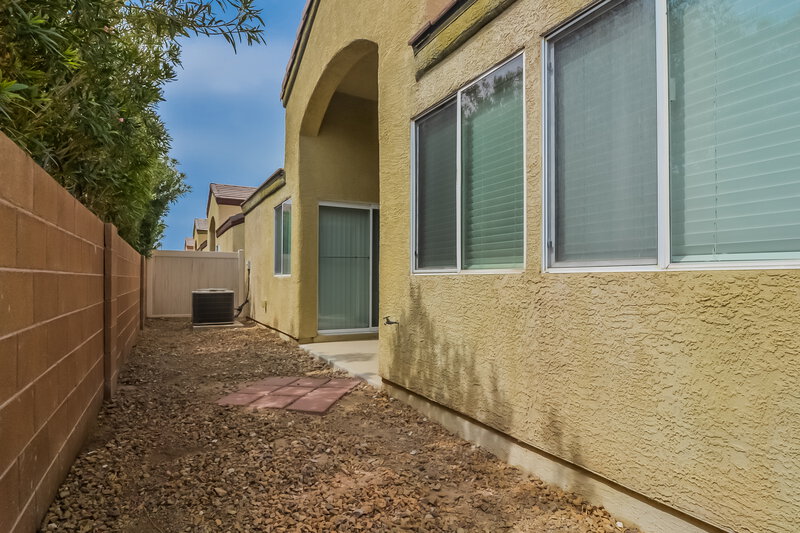 1,675/Mo, 6321 Salmon Mountain Ave Las Vegas, NV 89122 Rear View