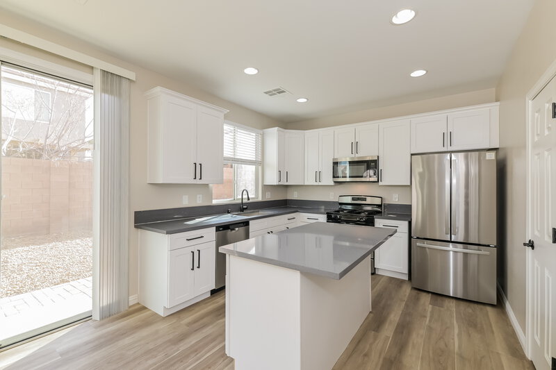 2,550/Mo, 995 Klamath River Ave Henderson, NV 89002 Kitchen View