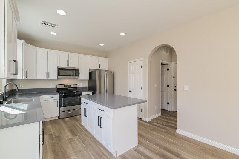 2,550/Mo, 995 Klamath River Ave Henderson, NV 89002 Kitchen View 2