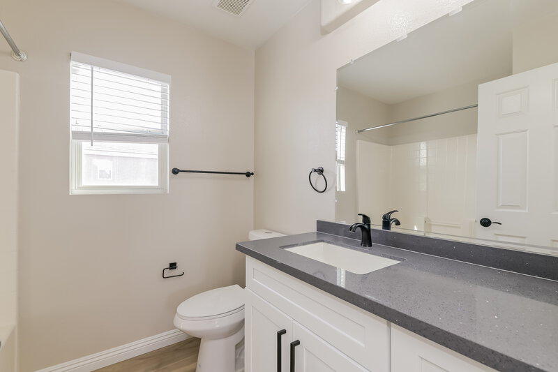 2,550/Mo, 995 Klamath River Ave Henderson, NV 89002 Bathroom View