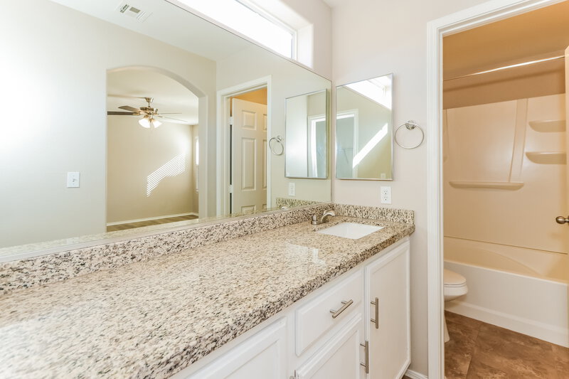 1,950/Mo, 7216 Plushstone St Las Vegas, NV 89148 Main Bathroom View