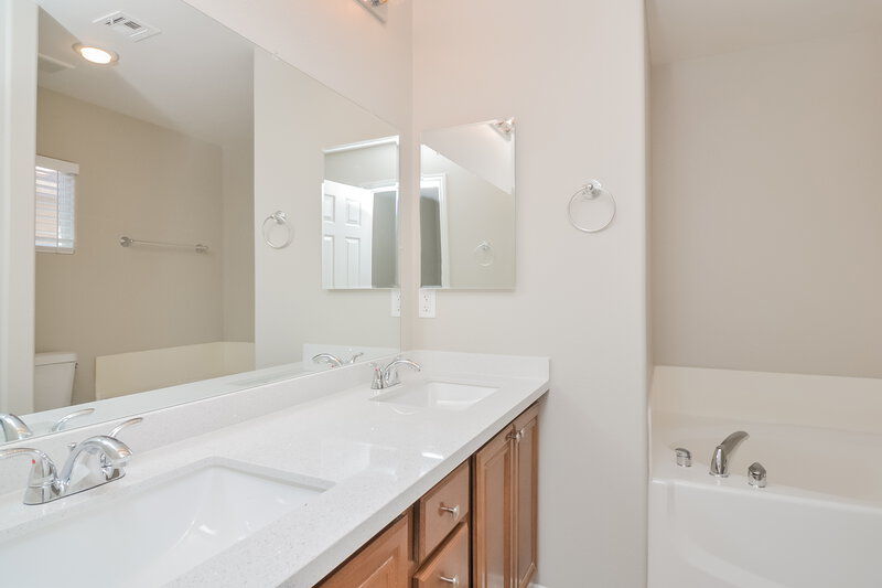 1,920/Mo, 8266 Time Machine Ave Las Vegas, NV 89113 Main Bathroom View