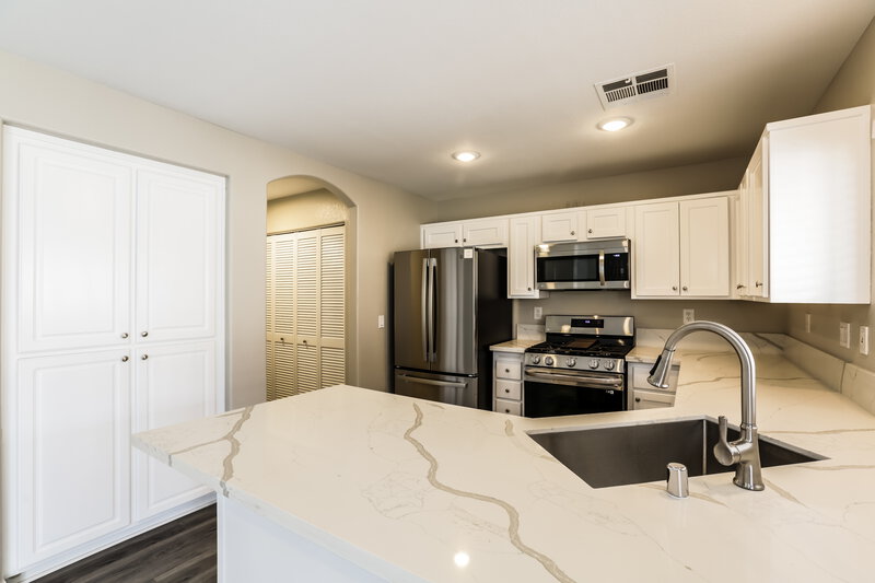 2,165/Mo, 10027 Ivy Patch St Las Vegas, NV 89183 Kitchen View