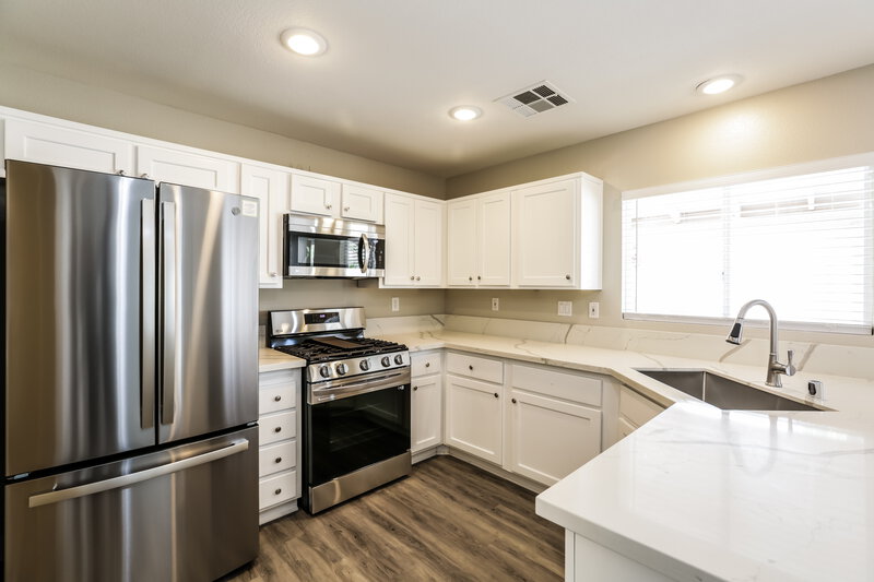 2,165/Mo, 10027 Ivy Patch St Las Vegas, NV 89183 Kitchen View 2