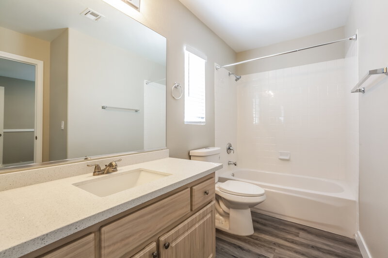 2,165/Mo, 10027 Ivy Patch St Las Vegas, NV 89183 Main Bathroom View