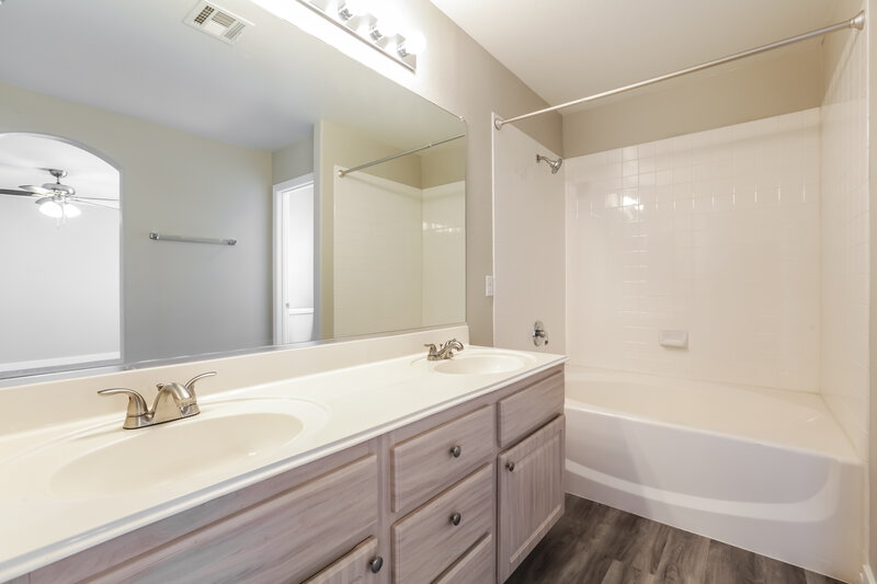 2,165/Mo, 10027 Ivy Patch St Las Vegas, NV 89183 Bathroom View